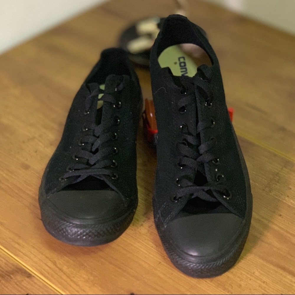 Black canvas Converse